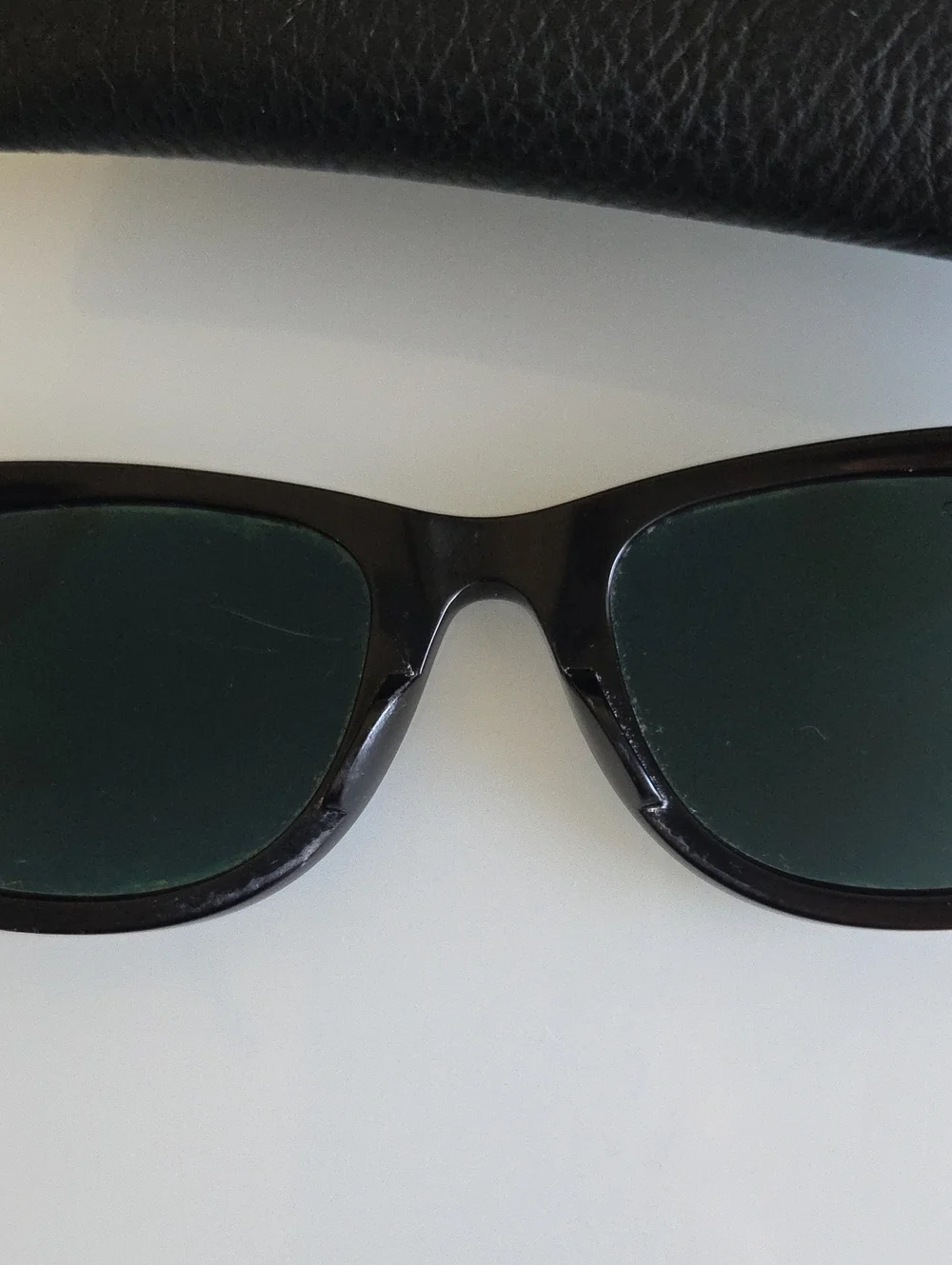 Ray-Ban Black Unisex Original Wayfarer Sunglasses with Soft Case RB2140